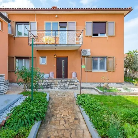 بيت ضيافة Aleks 3 House With Apartments