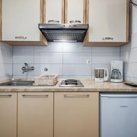 بيت ضيافة Aleks 3 House With Apartments 3*