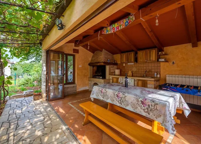 Aleks 3 House With Умаг